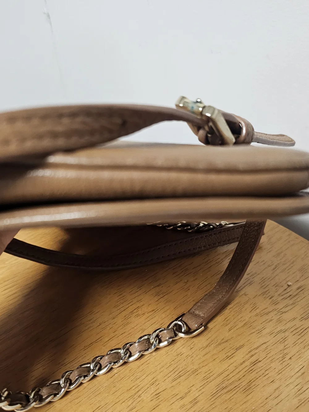 Tory Burch Tan Leather Crossbody Bag Chain Strap Minimalist Neutral Camel‎ Brown
